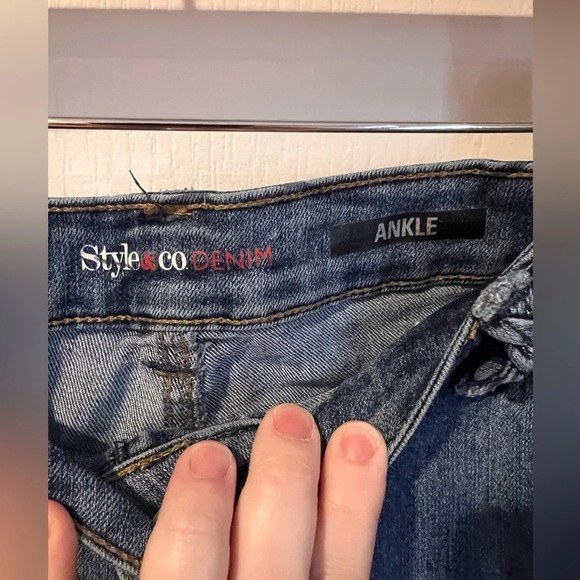 Style & Co Denim ankle jeans with frayed ankles and braced belt loops sz 18. - Picture 5 of 10